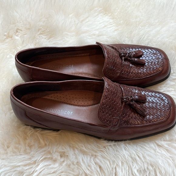 Women’s Naturalizer Brown Leather Tasseled Loafer, Style 727A36 - Picture 3 of 8